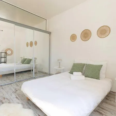 Elegant 2 - Bedroom Flat In Cannes