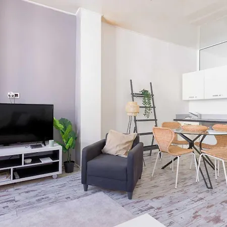 Elegant 2 - Bedroom Flat In Apartment Cannes