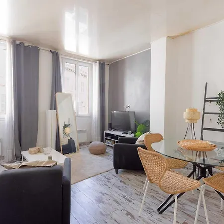 Elegant 2 - Bedroom Flat In Cannes
