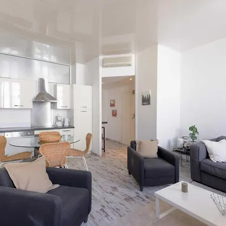 Apartment Elegant 2 - Bedroom Flat In