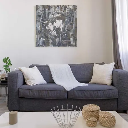Elegant 2 - Bedroom Flat In